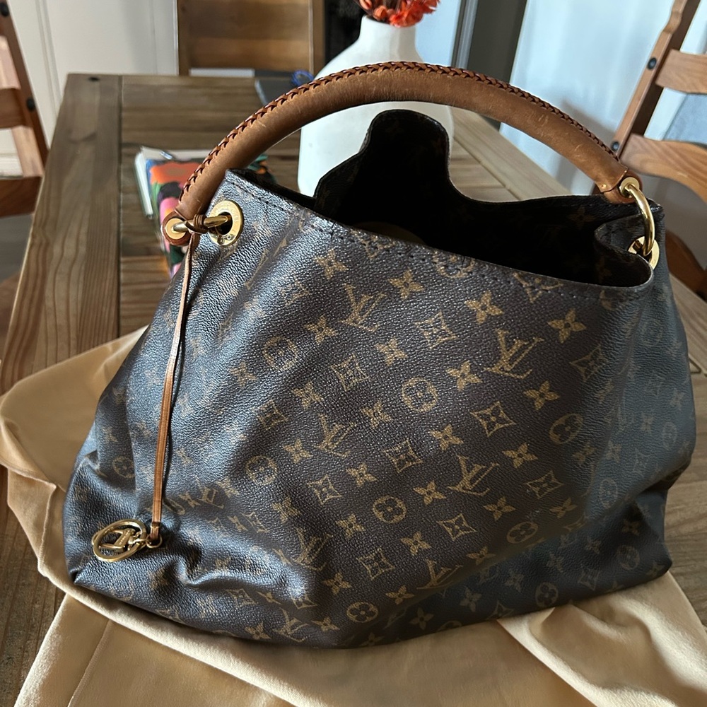 Louis Vuitton GM Artsy